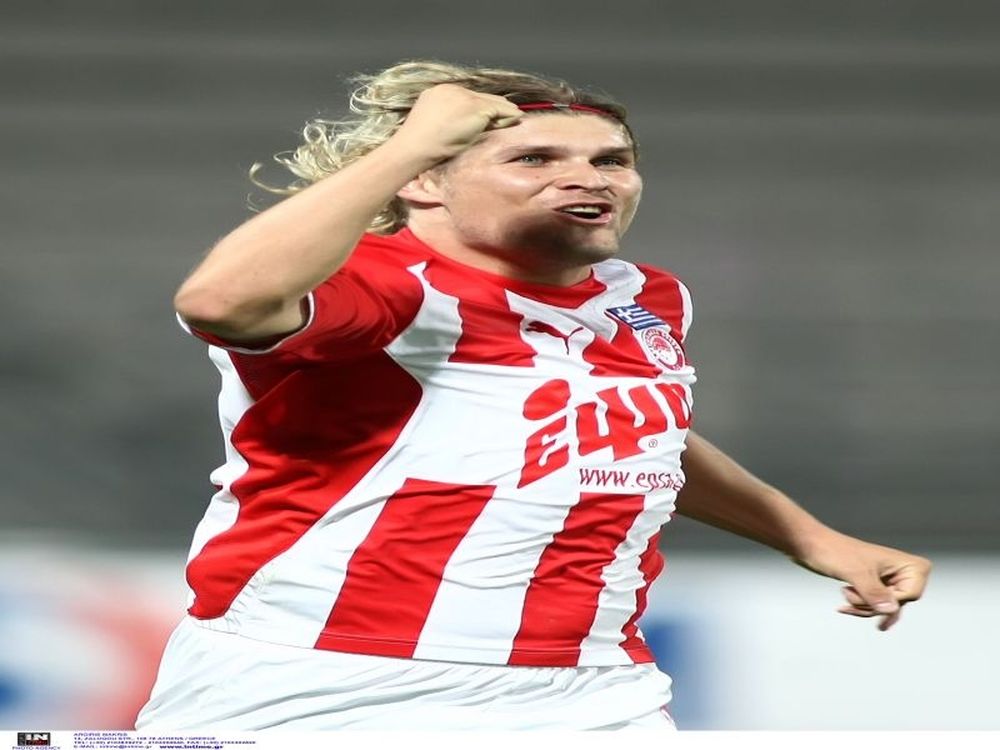 Το κέικ του Μπρέσκα στους συμπαίκτες του!