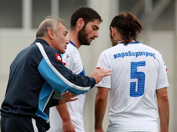 Ψάχνει αμυντικό χαφ