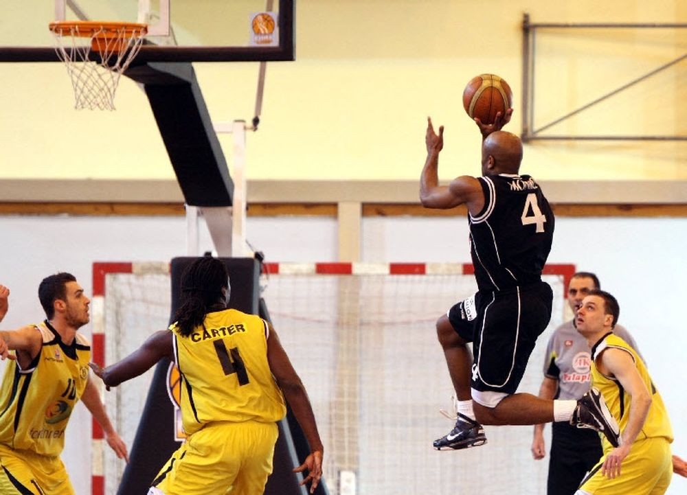 Εξετάζουν Μονρό