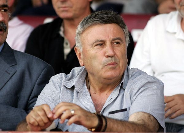 Θεοδωρίδης: «Πουλάμε, δεν ξεπουλάμε»