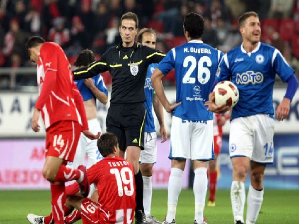  Ο Θάνος «σφυρίζει» τον Ολυμπιακό 