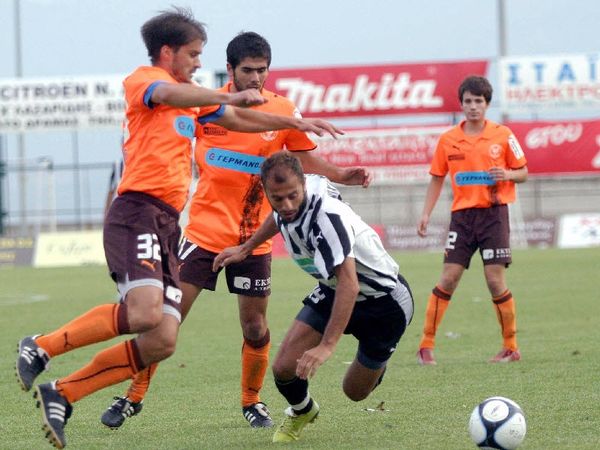 Προς την έξοδο ο Καρασαλίδης