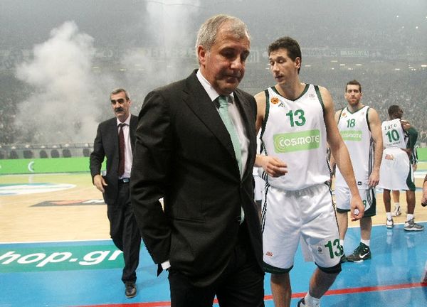 Λατρεύει να… εκθέτει