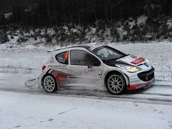 O Μπουφιέ μένει 1ος στο ράλι Μόντε Κάρλο