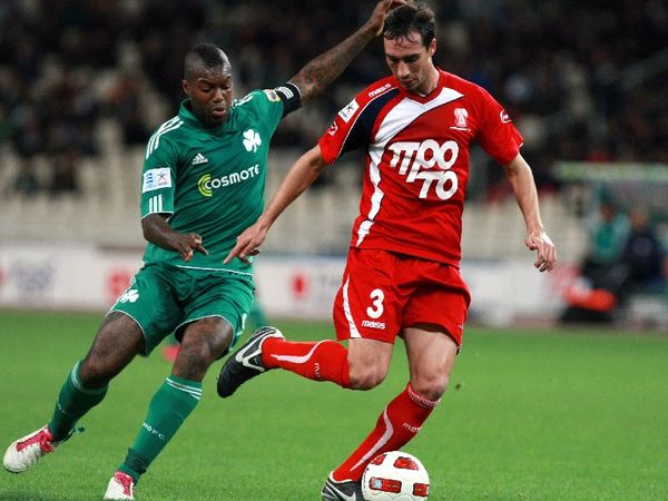 Θέτει εαυτόν εκτός ομάδας