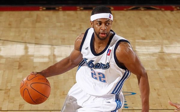 Επιστρέφει στους Ουίζαρντς ο Σακούρ