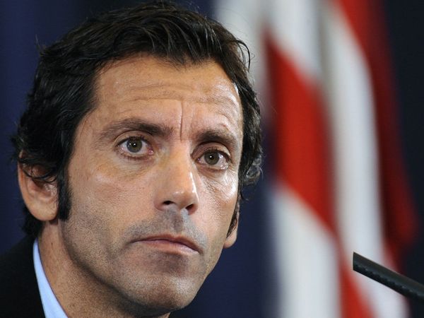 Καμία ανησυχία από Κίκε Φλόρες