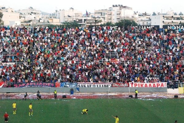 Σακαφλιάδες: «Εκατό χρόνια πίσω»