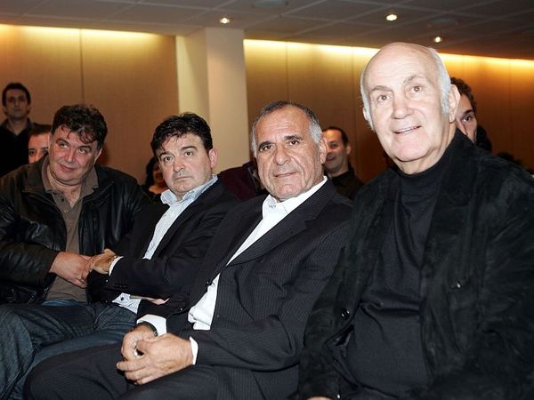 Φήμες για γενικό αρχηγό