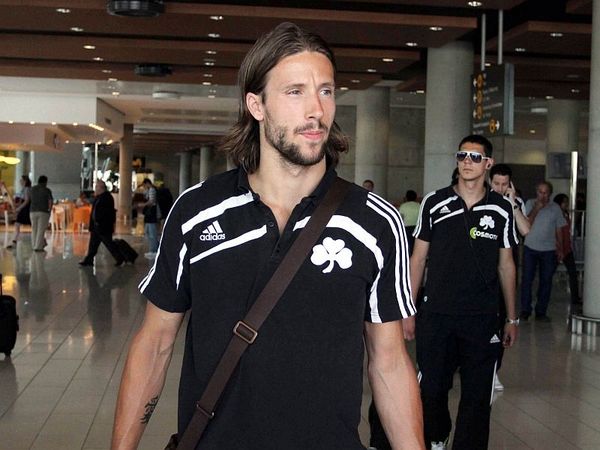 Τον στέλνουν πίσω