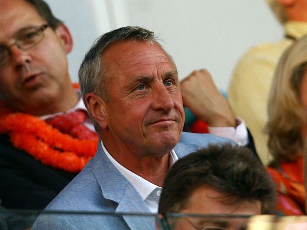 Κρόιφ: «Πουλήστε τον Άλβες»!