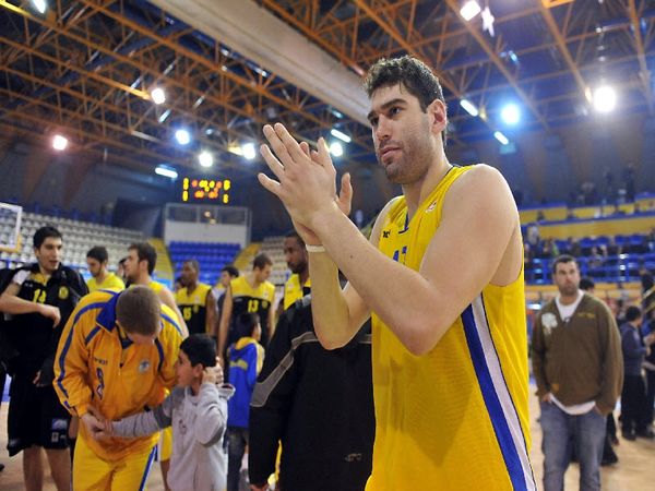 Εξω και ο Τσιάκος