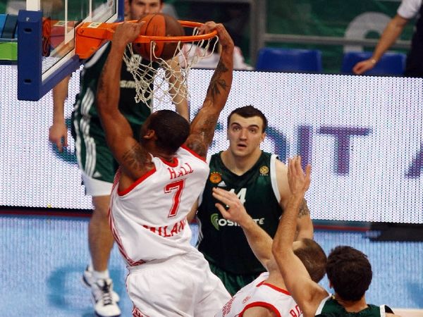 Εξετάζουν Χολ στον Ηρακλή