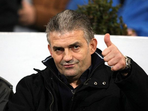 Στην αναμονή για επιθετικό