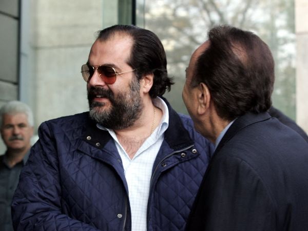 Όποιος νιώθει ότι θίγεται, αποχωρεί; 