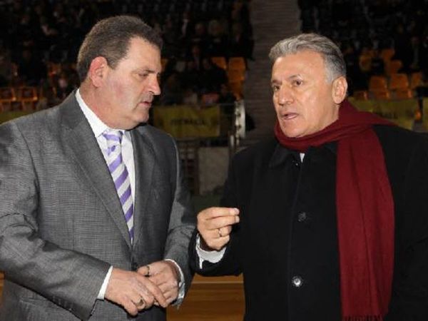 Θωπεύοντας αυτιά