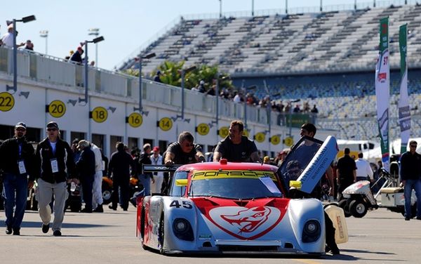 Η ομάδα  Flying Lizard ξεκινά 1η στην Daytona