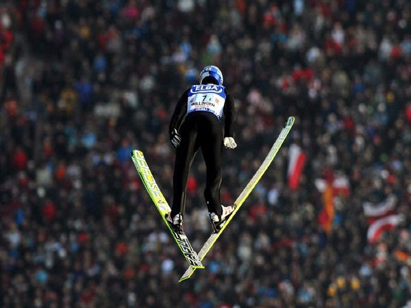 Πετάει  πετάει  ο  σκιέρ