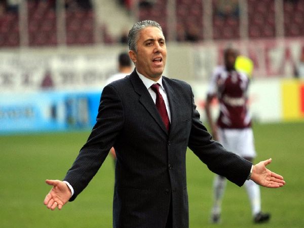  Κωστένογλου: «Με σκυμμένο το κεφάλι...»