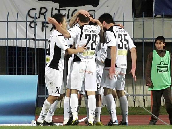 «Μπαλοθιά» στο «Ελ Πάσο»