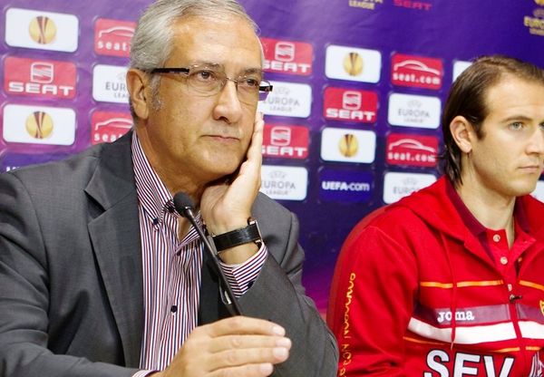 Δεν πτοείται ο Μανθάνο