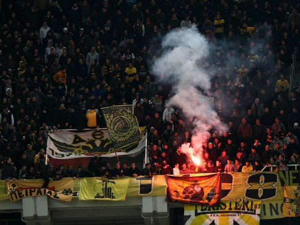 Απεργίες και μπουζούκια