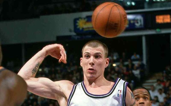 Επιστρέφει στο Μέμφις