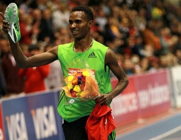 Με το παπούτσι στο χέρι