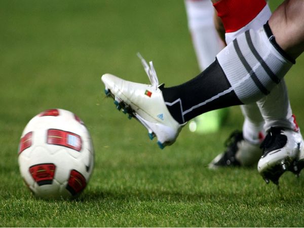 Μύκονος-Ολυμπιακός Λαυρίου 2-1