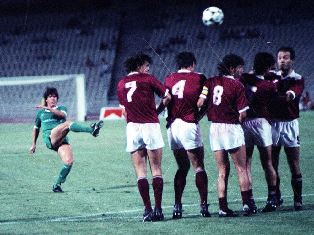 Σαραβάκος... Φραντζέσκος... Νίνης!