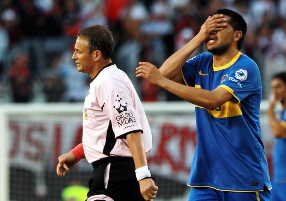 Πάρτε του την σφυρίχτρα (video)