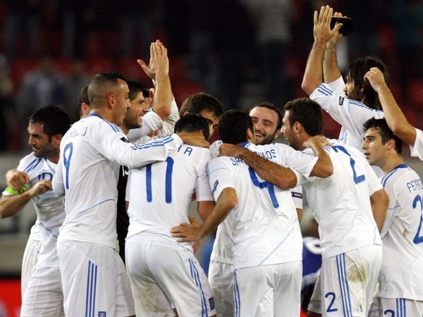 Στο πλευρό της Εθνικής