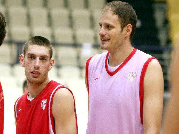 Εκτός Νεστέροβιτς και Πελεκάνος