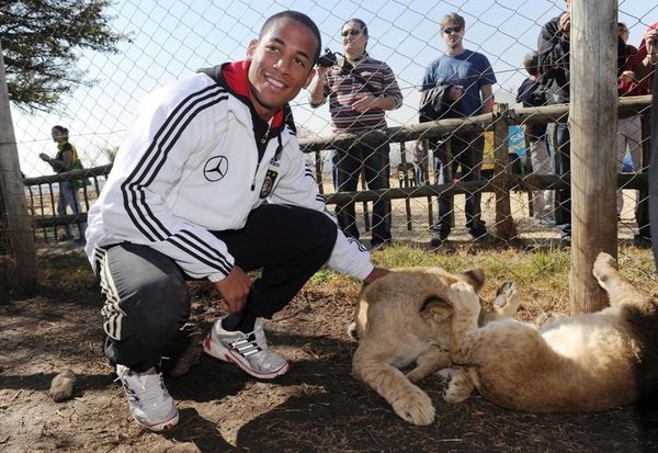 «Βλέπει» ενδεκάδα ο Αογκό