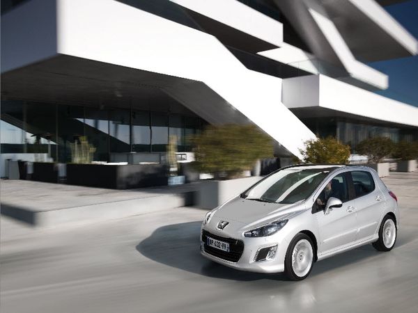Στη Γενεύη το ανανεωμένο Peugeot 308