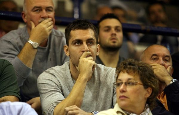 Ξανά στη Νέα Σμύρνη