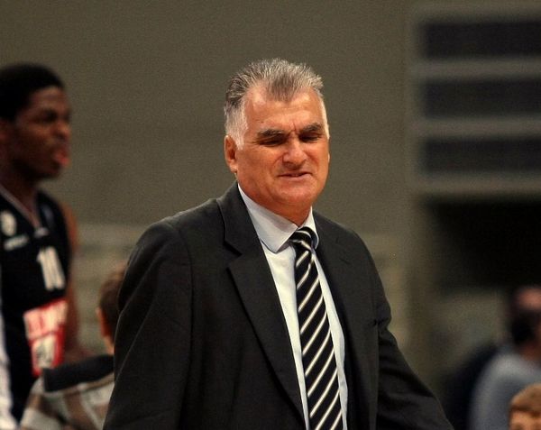 Στο… σκαμνί για τους υπεράριθμους