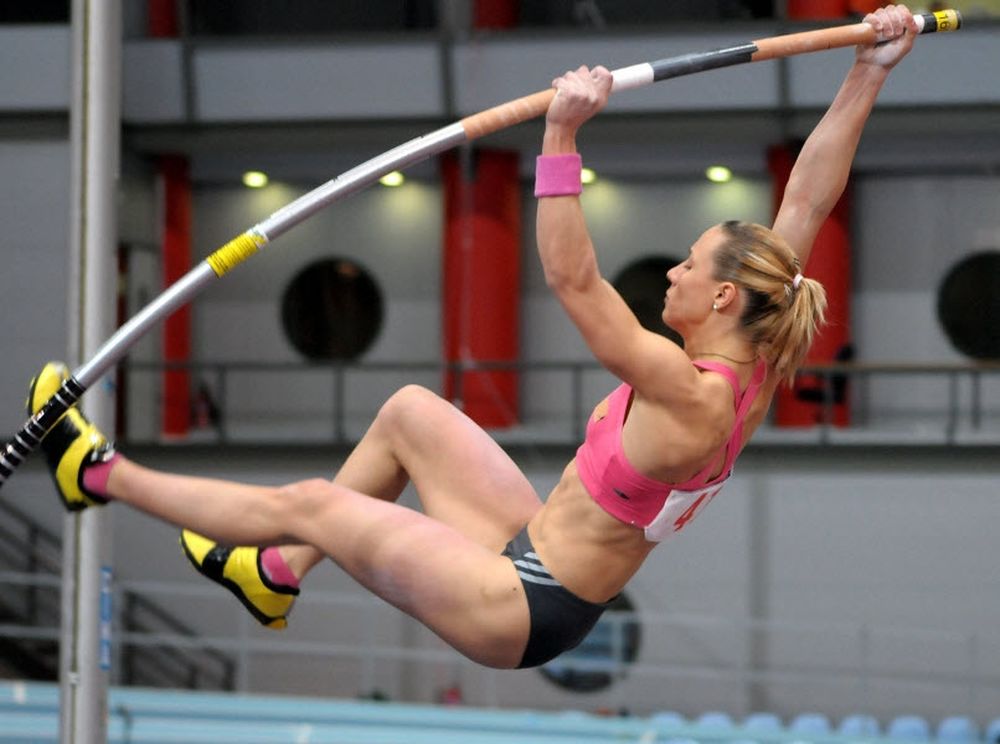 Γελένα με λίγη… Νικόλ