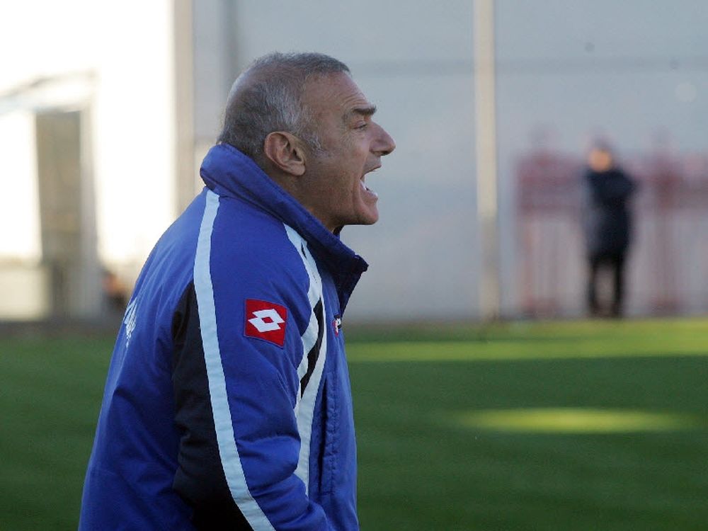 Αλλάζει την ενδεκάδα ο Καρούλιας