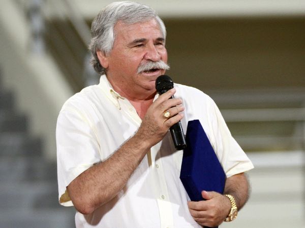 Αποθεώθηκε ο Παπουτσάκης