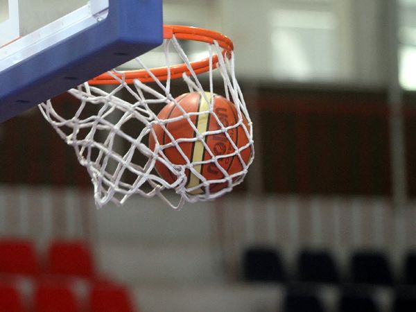 «Μάχες» σε κορυφή και ουρά 