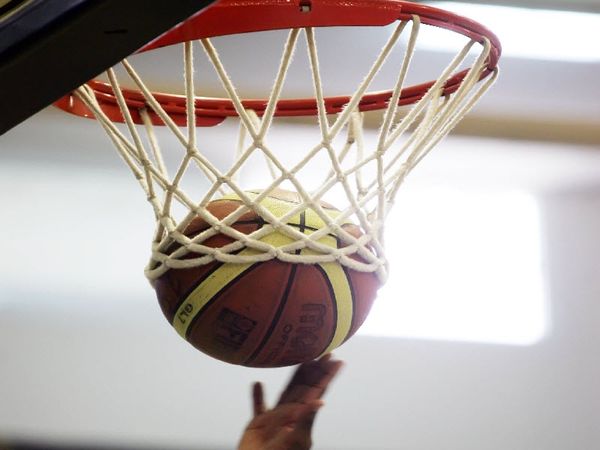 Εύκολο απόγευμα για τους πρώτους