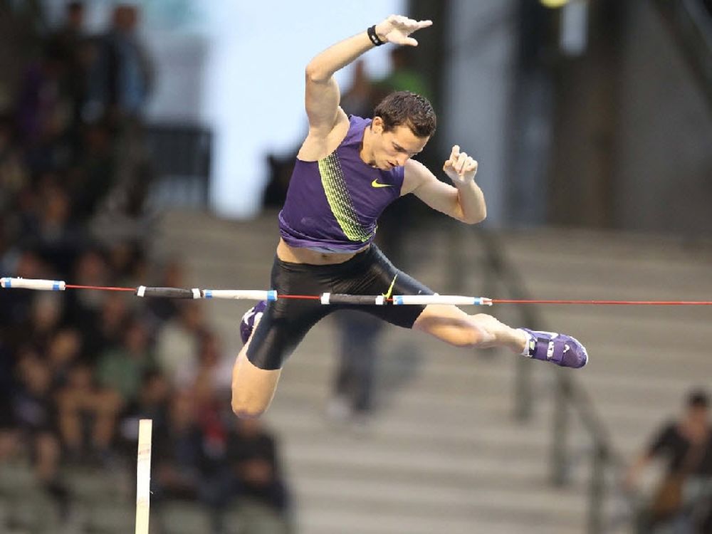 «Σκαρφάλωσε» στα 5.93μ.