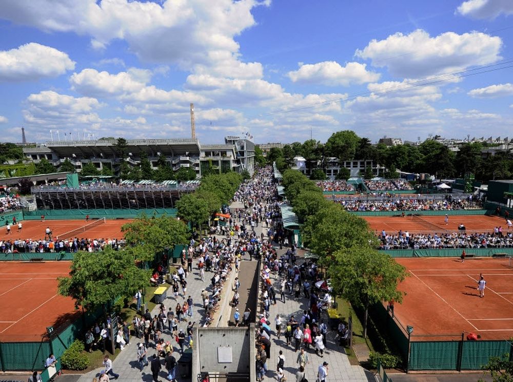 Μένει στη θέση του