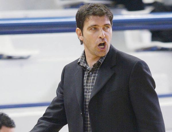 «Βράζουν» με τη διαιτησία