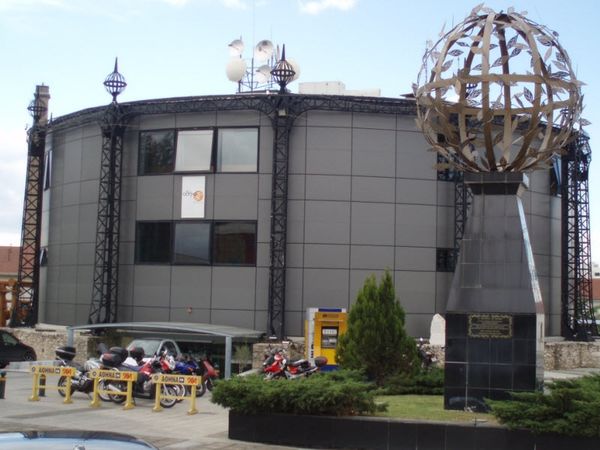 Ραδιοφωνική κατάληψη από μετανάστες...