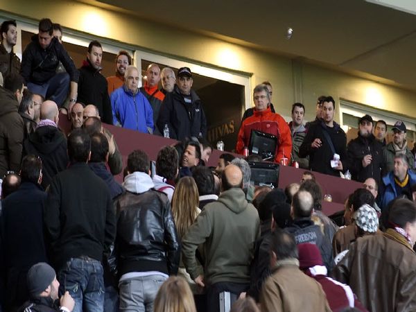 Όταν ο Κόλκας θα συγχαίρει τον Πιπερίδη