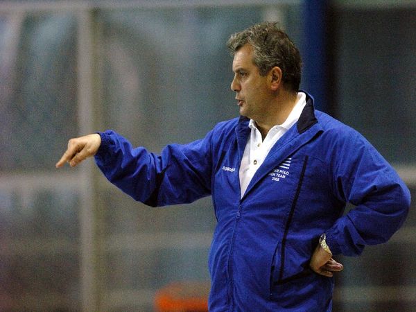 Επιστρέφει στον τόπο του…