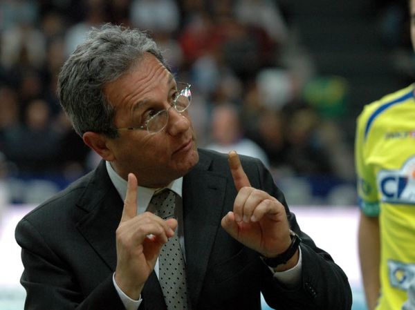 Ιράν καλεί Βελάσκο