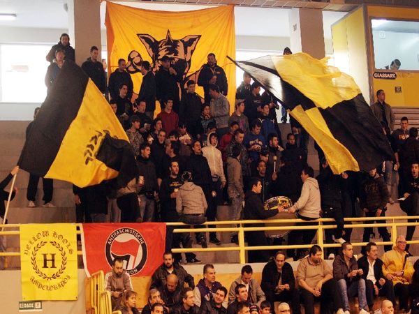 Πανικός από τον κόσμο